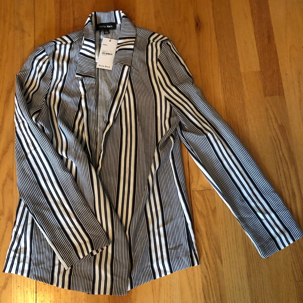 Polyester black and white blazer